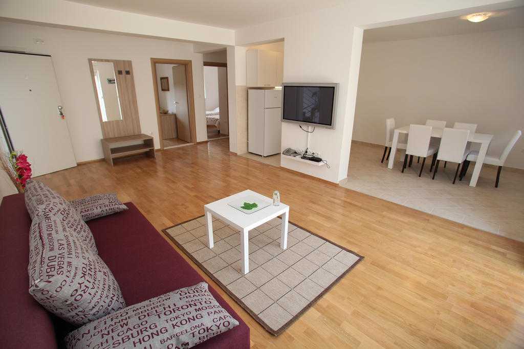 Villa Iris Apartments Seget Vranjica Exterior foto