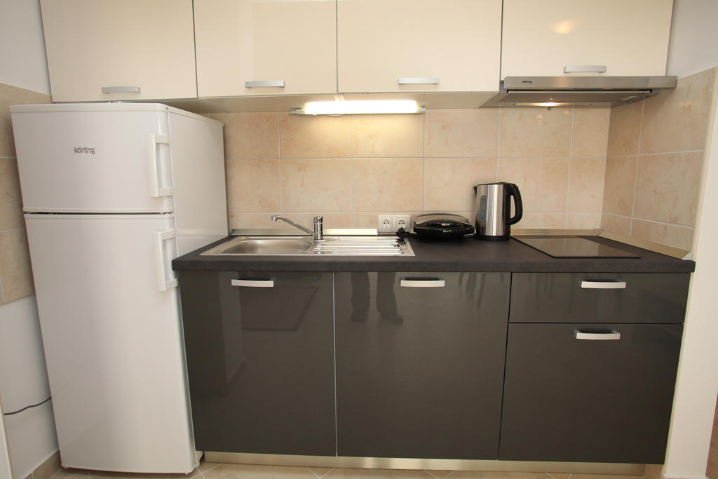 Villa Iris Apartments Seget Vranjica Habitación foto