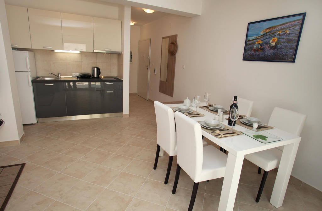 Villa Iris Apartments Seget Vranjica Exterior foto